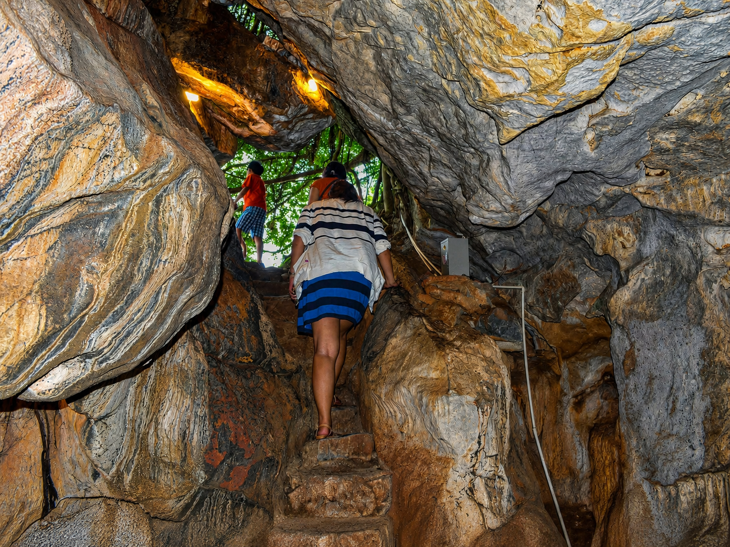 Ha Long Bay Steps Down to Water Vietnam Hanoi 2016
